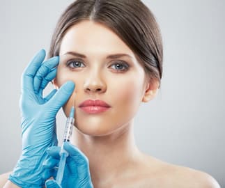 Lippen-Botox Injektion Frau